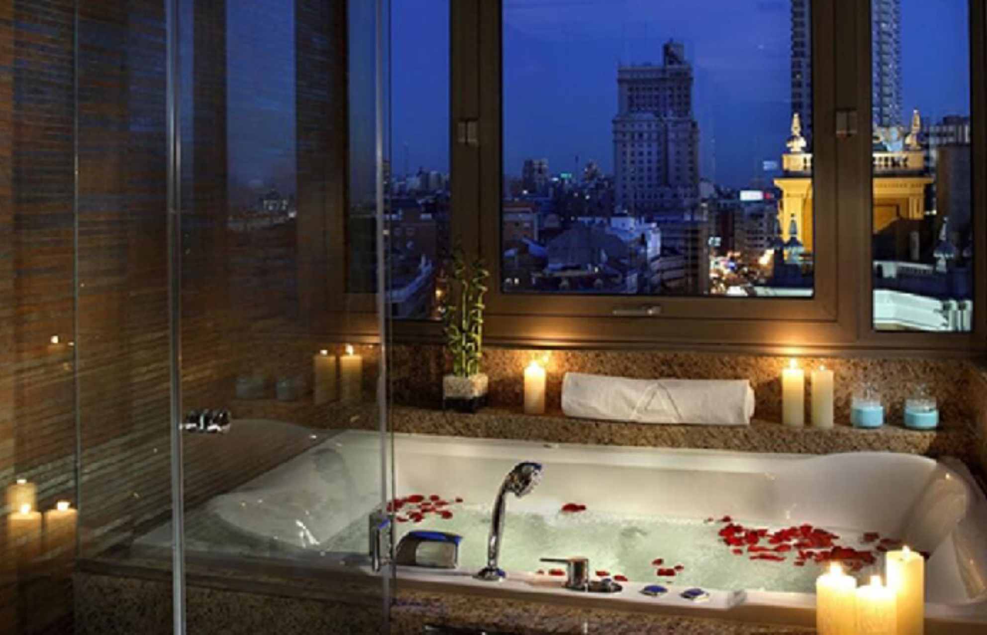 Romantic hotels with jacuzzi in Madrid
